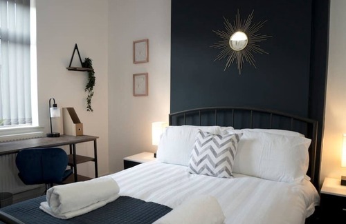 Gedling House | NEW 4 bed Carlton House Wi-fi Netflix