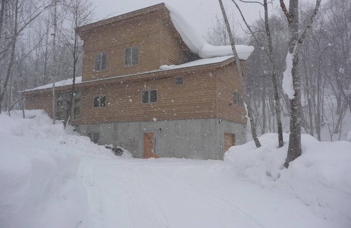 Niseko House | NEW 4-bedroom Custom home in 2018- Serenity House.Next door to Harmo
