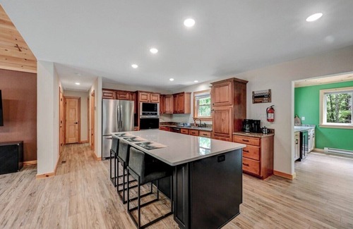 Rowland House | NEW 4-bedroom home, private, hot tub, fenced yard, pet friendly