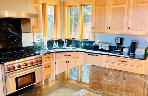 Jackson Ski Chalet | NEW 4 bedroom mountaintop chalet just above North Conway, ideal location.