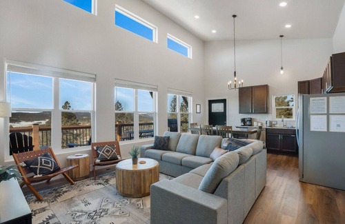 Florissant House | NEW 4BR w/Mountain Views, Hot Tub, Sauna, Arcade