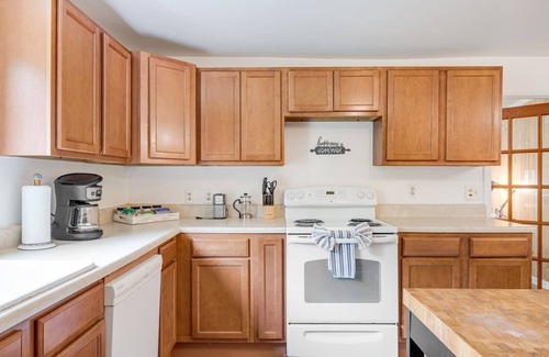 Kenilworth House | *New!* 5 mins to Biltmore & Asheville + Mtn Views!