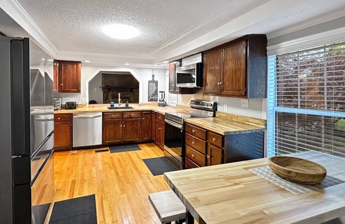 Trenton House | New 6BR -10 acres |Game room & Bunk room| Hot Tub