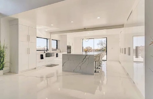Ardmore House | New! 9200sqft of Pure LUX 2.2M