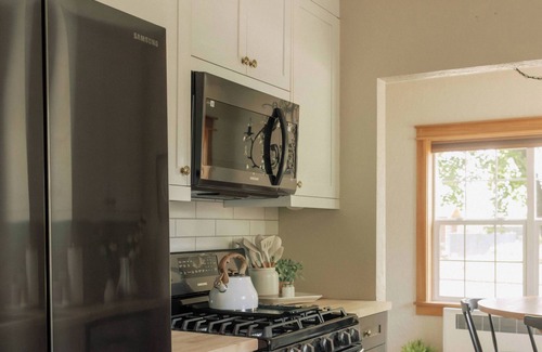 Columbia Falls Cottage | NEW! Abbott Creek Cottage: 2B/1B charmer 15 minutes from Glacier, great location