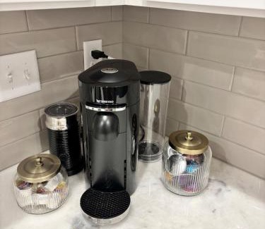 Lafayette Apartment | NEW Acadian House KING Bed Cajun Luxury Nespresso