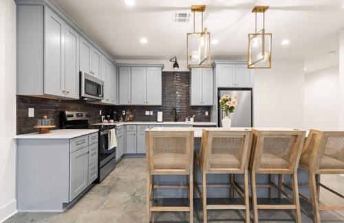 Lafayette House | NEW Acadian House Lux KING Bds Arcade Garage 85"TV