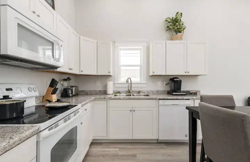 New Albany House | New Albany IN Newly renovated Entire House 3BR 2BA