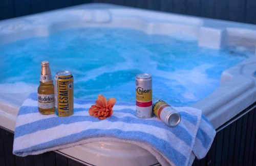 Hillcrest House | NEW Amazing Urban Oasis Spa-Fire-Deck-Gr8 Deal