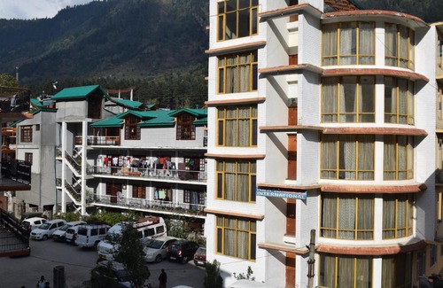 New Manali Hotel | New Ambika International Mall Road Hotel