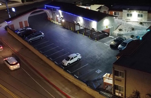 Orange Hotel | New American Inn & Suites