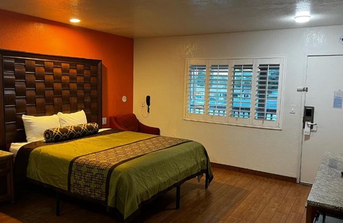 Orange Hotel | New American Inn & Suites