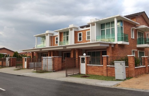 Kajang House | New and Classic Homestay 2 Storey House