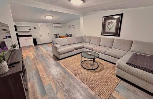 Beaufort House | New And Spacious. Pets Yes