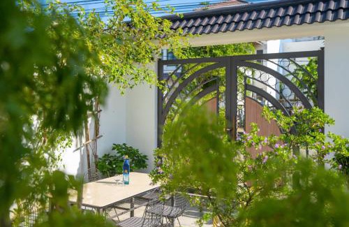 Son Tra Villa | New and spacious villa with 3 private bedrooms and swimming pool, 5 minutes to Han river, free parking