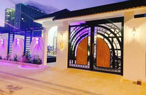 Son Tra Villa | New and spacious villa with 3 private bedrooms and swimming pool, 5 minutes to Han river, free parking