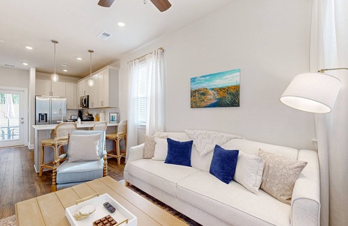 North Charleston House | New and Updated Home- Close to charming downtown Charleston