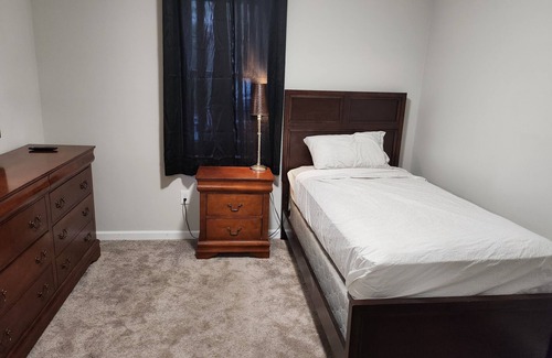 Rutland Apartment | New and updated city escape,quite area,family-friendly