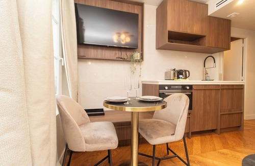 Arts-et-Metiers Apartment | New Apartment Center of Paris Le Marais