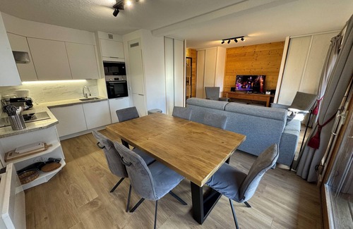 Jeux Apartment | New apartment in a small chalet, 500 ft away from the slopes and facilities