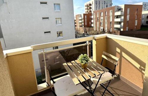 Bois Guillaume Apartment | New appart avec balcon à Evry - Proche Paris - RER 5 min - Wifi