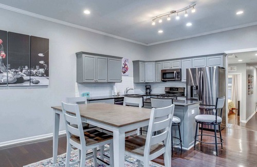 Highlands House | New! - At Home in the Highlands 4br/2ba Walkable!