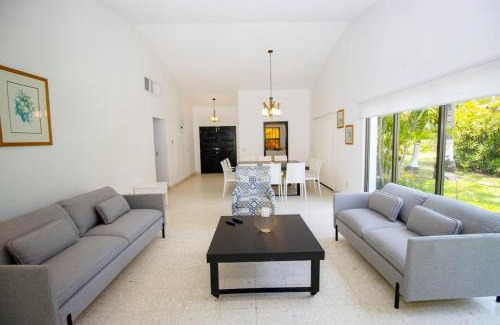 Granjas del Marques Apartment | New Bamboo La Tropical