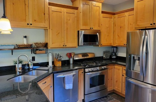 McKinleyville House | New Barn Escape With a View