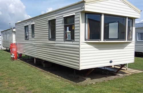 Dymchurch House | New beach holiday park spacious family caravan
