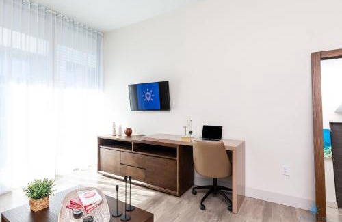 Hollywood Apartment | NEW!Beachfront Condo Resort- Balcony