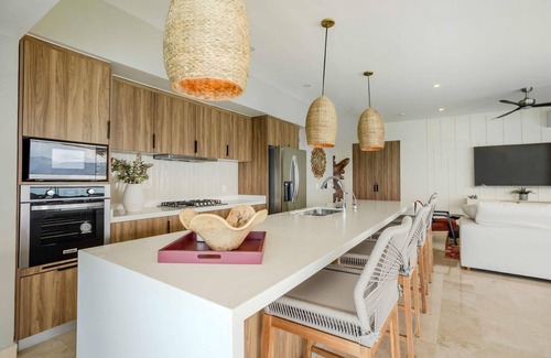 Las Glorias Condo | New Beachfront 4BD Deluxe Condo with 8 pools 4BD Condo for rent in North Hotel Z