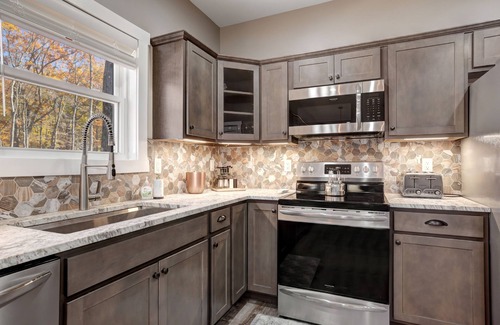 Lake Harmony Estates House | New Bear's Den: 7BR,5.5 bath,26+ Sleeps! Hotub,Gazebo Firepit,Game room⛷️🏂🚣‍♂️