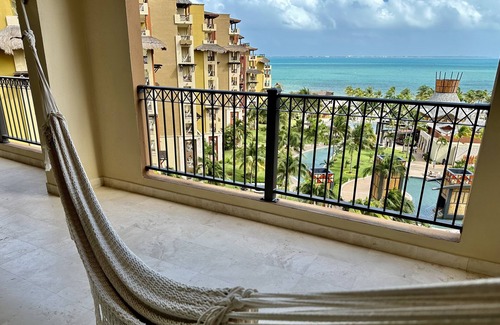 Playa Mujeres Apartment | NEW! Beautiful 2BD Beach Getaway!