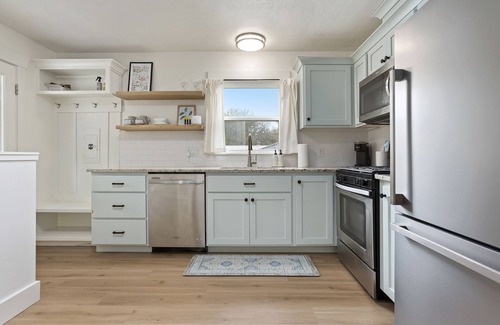 Depot Bench House | NEW! Beautiful Boise Bench Bungalow. Close to everything!