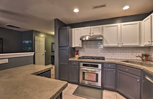 Charleston House | NEW! Beautiful Charleston Townhome with Pool Access & Covered Patio!