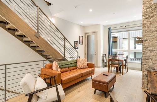 Silverthorne House | New beautiful condo w/private rooftop deck and amazing views, washer/dryer