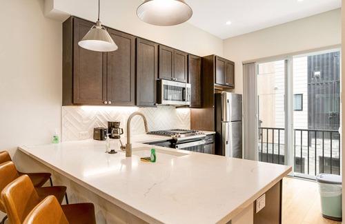Silverthorne House | New beautiful condo w/private rooftop deck and amazing views, washer/dryer