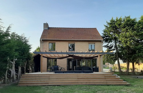 Frethun House | NEW: Beautiful family house with large jacuzzi 10min from the sea