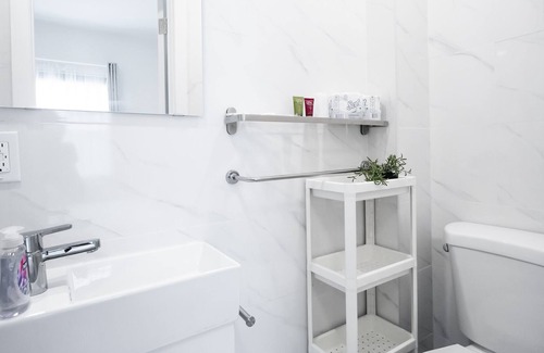 Queens Apartment | New! Beautiful Guest Suite! Free Parking! Main St