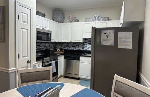 Vaught Condo | NEW Beautifully Decorated 3 BDR Condo w/lots of Amenities & PERSONAL GOLF CART!