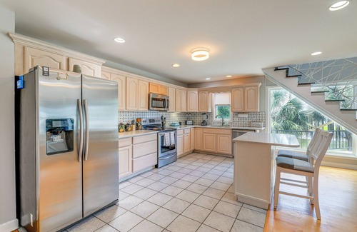New Bern House | New Bern Home w/Water View ~ 6 Mi to Downtown!