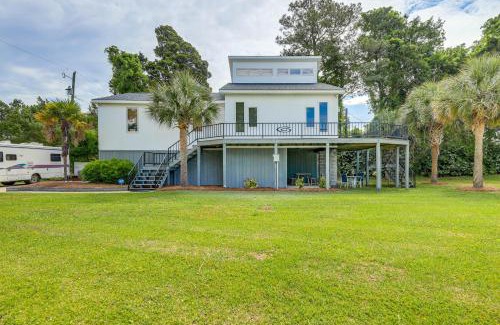 New Bern House | New Bern Home with Water View about 6 Mi to Downtown!