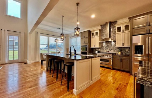 Otterbien Home Villa | NEW, big, beautiful, Executive Home Liberty Twp
