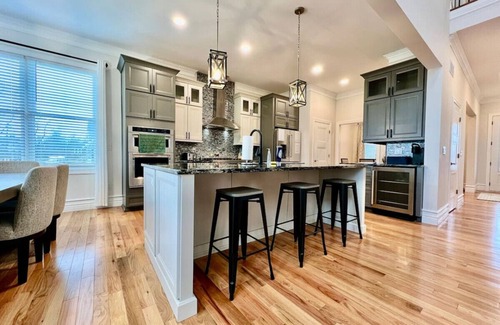 Otterbien Home Villa | NEW, big, beautiful, Executive Home Liberty Twp