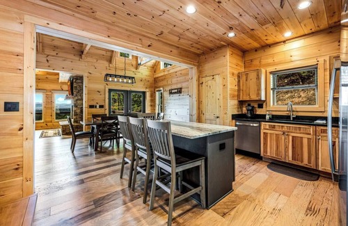 Franklin Cabin | NEW #BIG# Cabin*Hot-Tub*Firepit*King Beds*BIG VIEW
