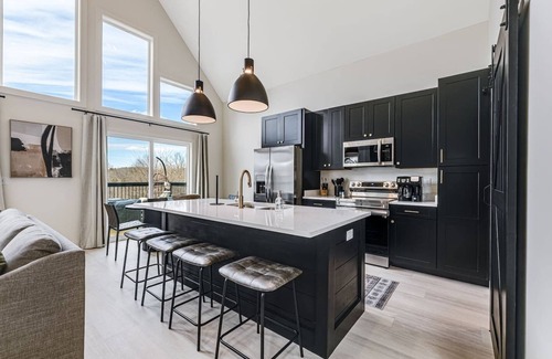 Kenilworth House | New Biltmore Village 5-bed Home | 2 Decks & Mtn Views!