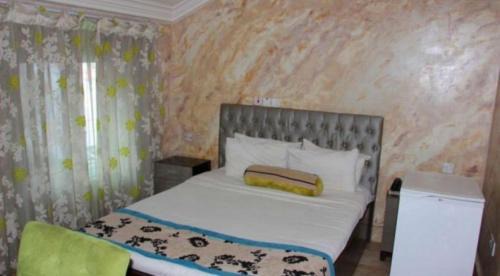 Gwarinpa Estate Cabin | New Blue Diamond Hotel - rosebud