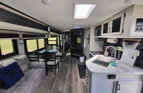 Ferndale House | NEW Blueberry Bungalow RV Peaceful Slice of Heaven