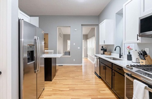 Phoenix Hill House | New! Bluegrass Bliss | HOT TUB | Nulu | Renovated