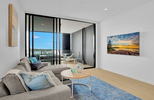 Bokarina Apartment | New Bokarina Oceanview 3 bedroom apartment with heated pool.